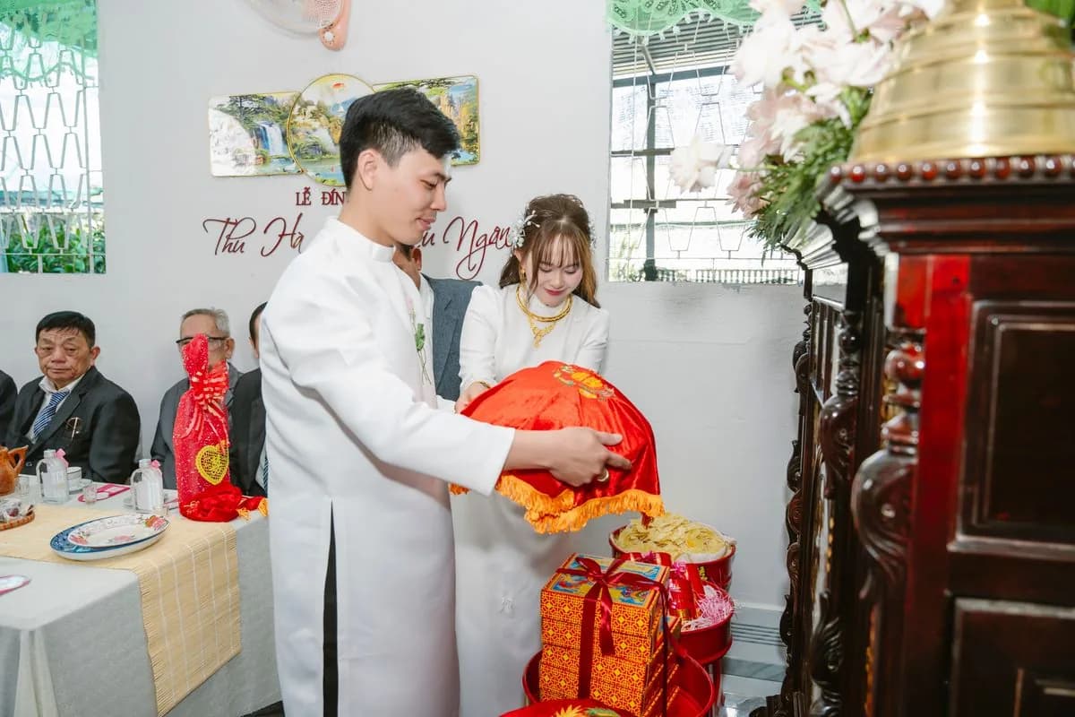 Lễ cưới Việt Nam với trang phục truyền thống